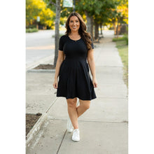 Load image into Gallery viewer, Julia Rose Dakota Dress women’s boutique midi dress front view, Woman wearing Julia Rose Dakota Dress casual everyday outfit