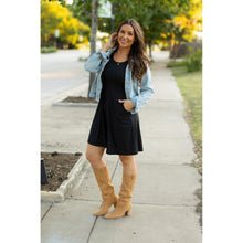 Load image into Gallery viewer, Julia Rose Dakota Dress women’s boutique midi dress front view, Woman wearing Julia Rose Dakota Dress casual everyday outfit