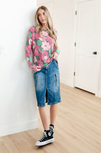 Load image into Gallery viewer, Group Chat Floral Top