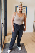 Load image into Gallery viewer, Eleanor High Rise Classic Straight Jeans in Washed Black