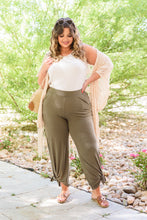Load image into Gallery viewer, First Class Pants In Olive