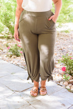 Load image into Gallery viewer, First Class Pants In Olive