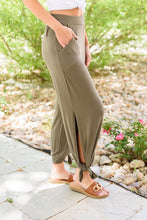 Load image into Gallery viewer, First Class Pants In Olive