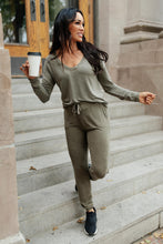 Load image into Gallery viewer, Essential Lounge Top in Mineral Wash Olive