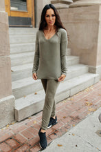 Load image into Gallery viewer, Essential Lounge Top in Mineral Wash Olive