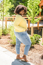 Load image into Gallery viewer, Kandis Mid-Rise Bleach Splash Jeans