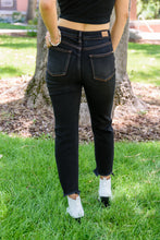 Load image into Gallery viewer, Kelbie Destroyed Hem Crop Jeans