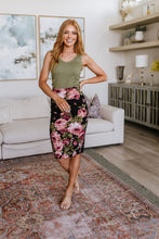 Load image into Gallery viewer, Perfectly Pristine Floral Pencil Skirt