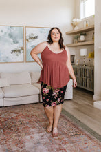 Load image into Gallery viewer, Perfectly Pristine Floral Pencil Skirt