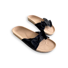 Load image into Gallery viewer, Beauty and Bows Sandals
