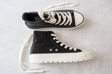Load image into Gallery viewer, Hunky Dory Black Velvet Sneakers
