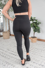Load image into Gallery viewer, Criss Cross Pocket Leggings in Black
