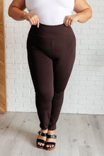 Load image into Gallery viewer, Magic Skinny 28&quot; Pants in Chocolate
