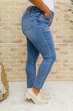 Load image into Gallery viewer, Becca Hi-Waisted Embroidered Pocket Relaxed Jeans
