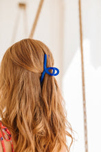 Load image into Gallery viewer, Claw Clip Set of 4 in Royal Blue
