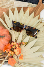 Load image into Gallery viewer, Famous Muse Sunglasses in Tortoise
