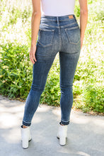Load image into Gallery viewer, Lily Hi-Waisted Tummy Control Jeans
