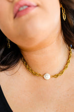 Load image into Gallery viewer, Ocean&#39;s Gold Shell Pendant Necklace
