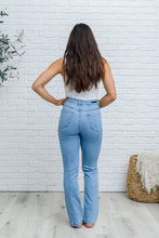 Load image into Gallery viewer, Rylee 90s High Rise Straight Leg Jeans
